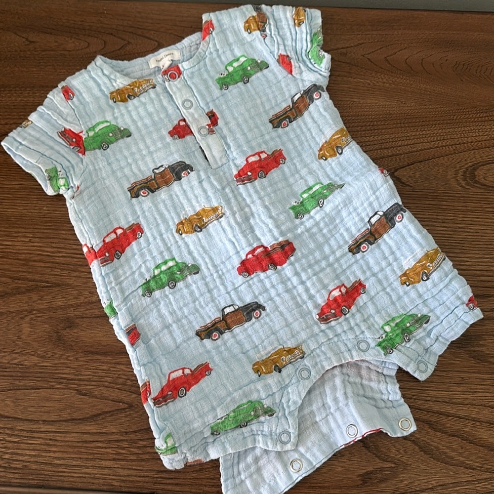 Size 6-12M boys outfit